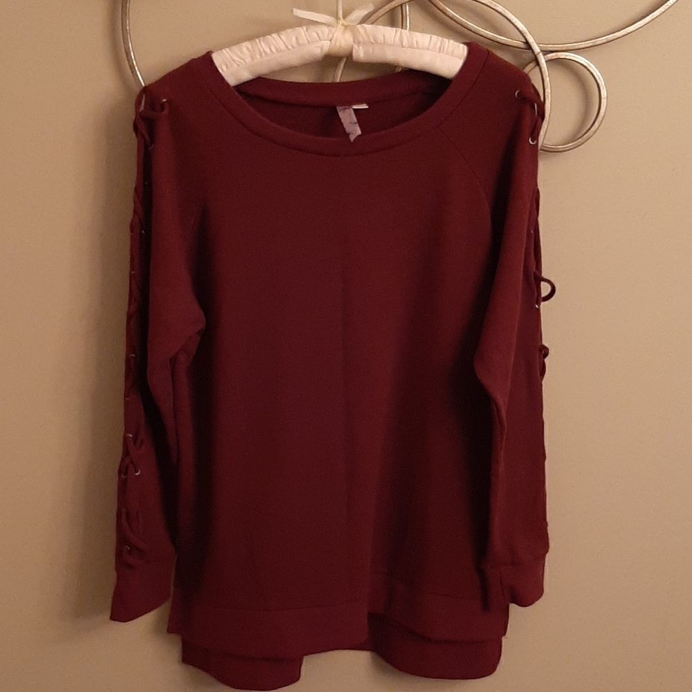 Soft boutique burgundy tunic!